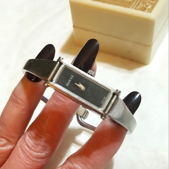 GUCCI 1500L Series Watch - Picture 2 of 7